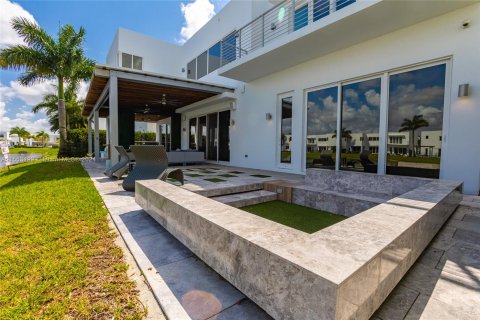 Villa ou maison à vendre à Doral, Floride: 5 chambres, 429.95 m2 № 1073059 - photo 18