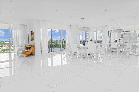 Condominio en venta en Bal Harbour, Florida, 7 dormitorios, 897.06 m2 № 1242048 - foto 14