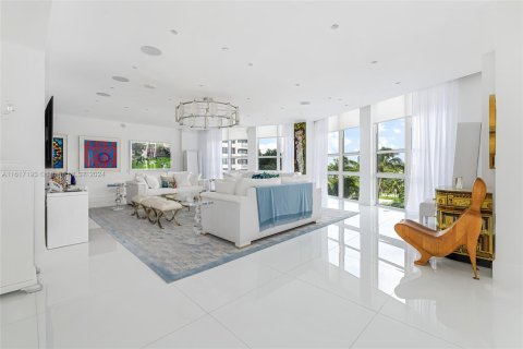 Condominio en venta en Bal Harbour, Florida, 7 dormitorios, 897.06 m2 № 1242048 - foto 13