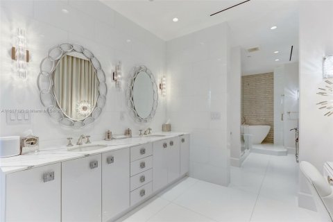 Condominio en venta en Bal Harbour, Florida, 7 dormitorios, 897.06 m2 № 1242048 - foto 17