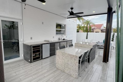 House in Miami, Florida 4 bedrooms, 190.64 sq.m. № 1242049 - photo 28