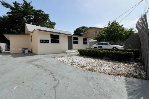 Immobilier commercial à vendre à Miami, Floride: 182.46 m2 № 1241229 - photo 1