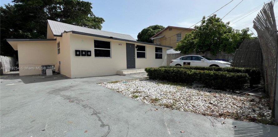 Immobilier commercial à Miami, Floride 182.46 m2 № 1241229