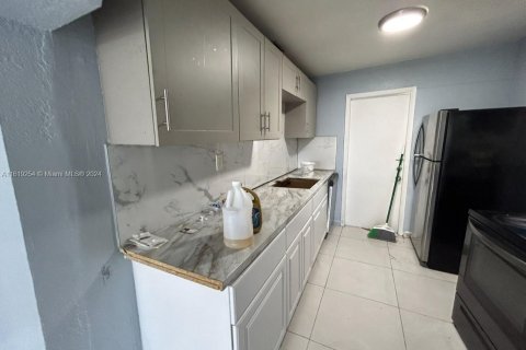 Immobilier commercial à vendre à Miami, Floride: 182.46 m2 № 1241229 - photo 12