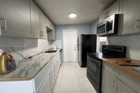 Immobilier commercial à vendre à Miami, Floride: 182.46 m2 № 1241229 - photo 13