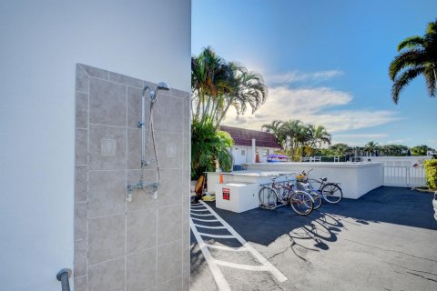 Condo in South Palm Beach, Florida, 1 bedroom  № 1041089 - photo 2