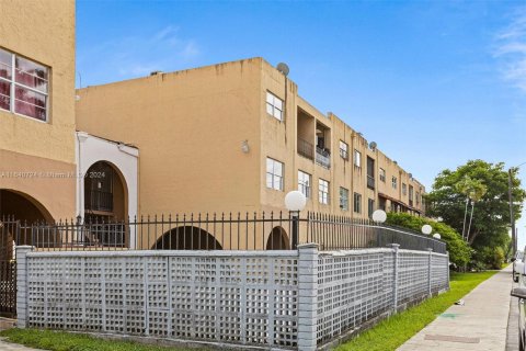 Condo in Hialeah, Florida, 2 bedrooms  № 1321236 - photo 29