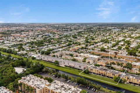 Condo in Hialeah, Florida, 2 bedrooms  № 1321236 - photo 20