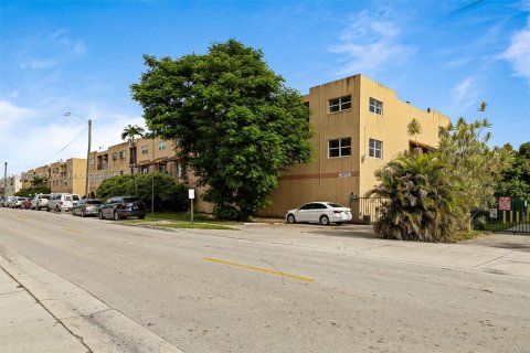 Condo in Hialeah, Florida, 2 bedrooms  № 1321236 - photo 28