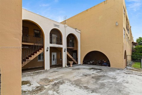 Condo in Hialeah, Florida, 2 bedrooms  № 1321236 - photo 30