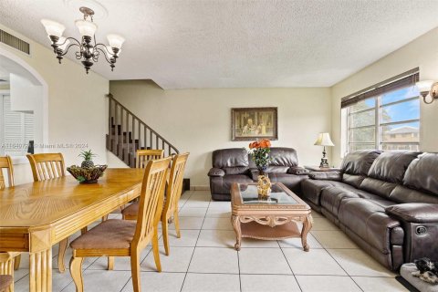 Condo in Hialeah, Florida, 2 bedrooms  № 1321236 - photo 15