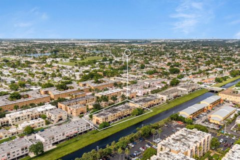 Condo in Hialeah, Florida, 2 bedrooms  № 1321236 - photo 25