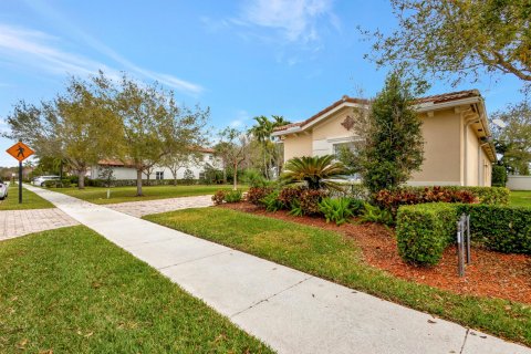 House in Jupiter, Florida 4 bedrooms, 216.83 sq.m. № 1043050 - photo 18