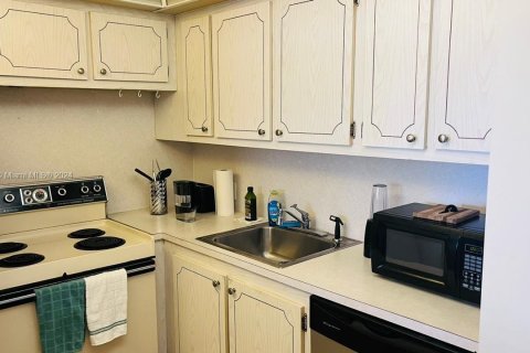 Condo in Boca Raton, Florida, 1 bedroom  № 1058585 - photo 3