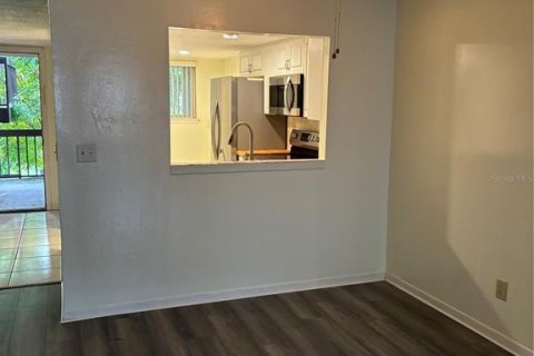 Condominio en alquiler en Tampa, Florida, 2 dormitorios, 99.22 m2 № 1356326 - foto 8