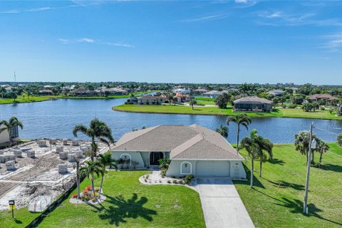 Villa ou maison à vendre à Punta Gorda, Floride: 3 chambres, 201.97 m2 № 1068928 - photo 2