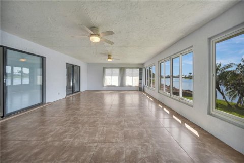 House in Punta Gorda, Florida 3 bedrooms, 201.97 sq.m. № 1068928 - photo 20