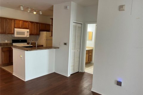 Condominio en alquiler en Sarasota, Florida, 1 dormitorio, 68.93 m2 № 1357645 - foto 8