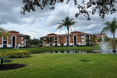 Condo in Sarasota, Florida, 1 bedroom  № 1357645 - photo 1