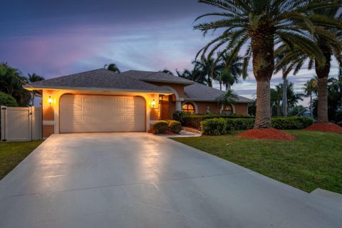 Villa ou maison à vendre à Palm City, Floride: 3 chambres, 212.28 m2 № 1065816 - photo 1