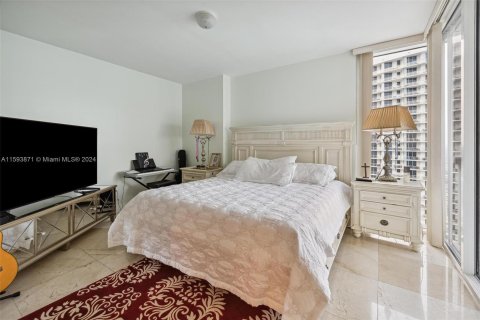 Condo in Hallandale Beach, Florida, 3 bedrooms  № 1422948 - photo 21