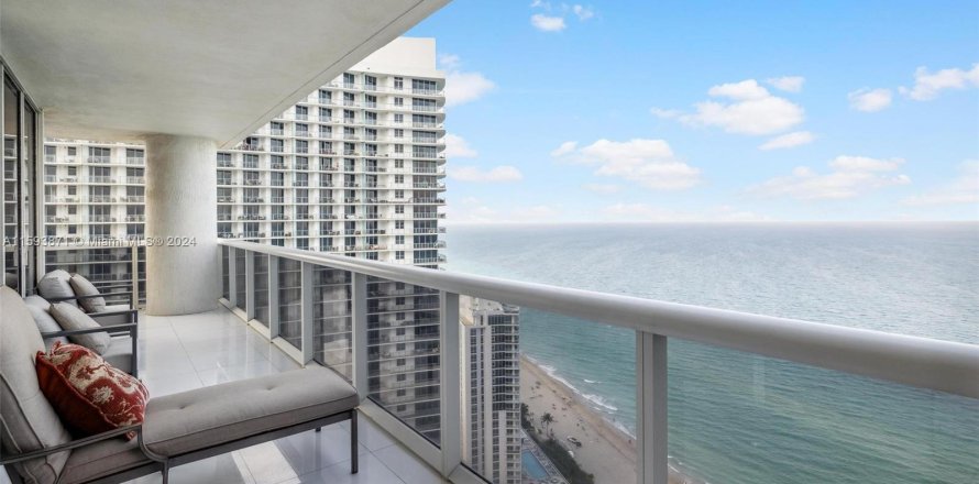 Condo in Hallandale Beach, Florida, 3 bedrooms  № 1422948