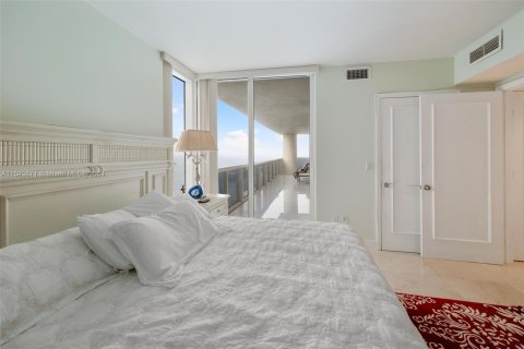 Condo in Hallandale Beach, Florida, 3 bedrooms  № 1422948 - photo 20