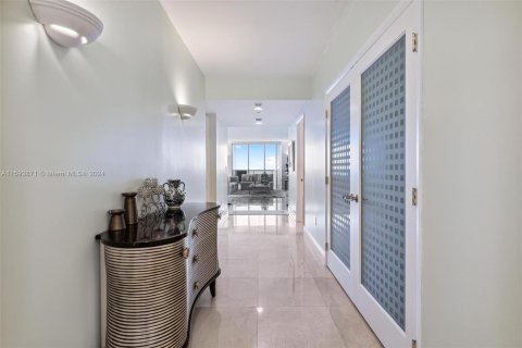 Condo in Hallandale Beach, Florida, 3 bedrooms  № 1422948 - photo 24