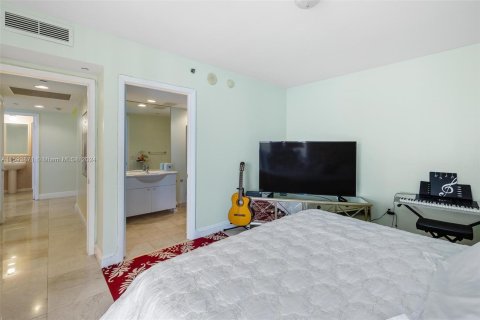 Condo in Hallandale Beach, Florida, 3 bedrooms  № 1422948 - photo 22