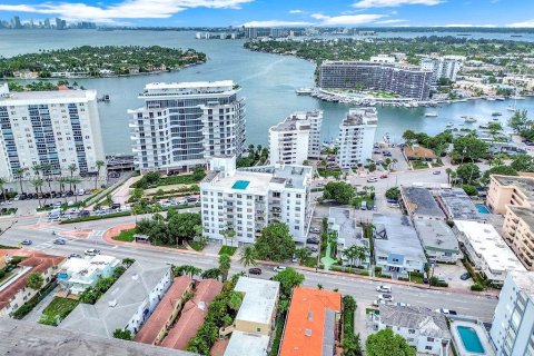 Condo in Miami Beach, Florida, 1 bedroom  № 1422949 - photo 9