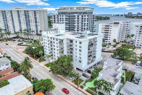 Condo in Miami Beach, Florida, 1 bedroom  № 1422949 - photo 12