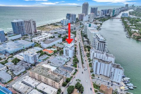 Condo in Miami Beach, Florida, 1 bedroom  № 1422949 - photo 1