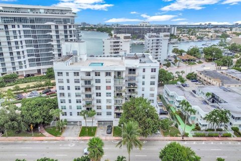 Condo in Miami Beach, Florida, 1 bedroom  № 1422949 - photo 13