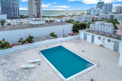 Condo in Miami Beach, Florida, 1 bedroom  № 1422949 - photo 16