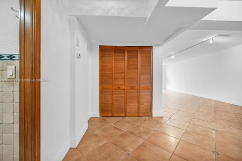 Condo in Miami Beach, Florida, 1 bedroom  № 1422949 - photo 27