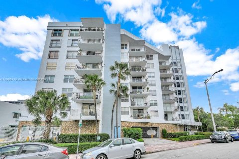 Condo in Miami Beach, Florida, 1 bedroom  № 1422949 - photo 21