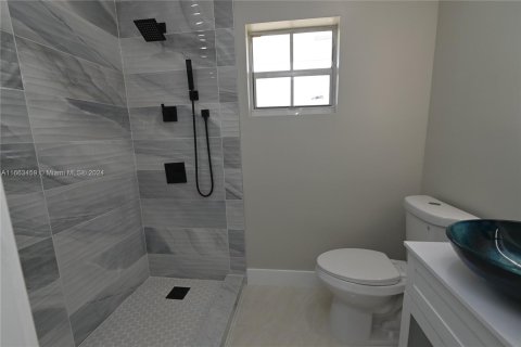 Casa en venta en Miami, Florida, 5 dormitorios, 236.44 m2 № 1372903 - foto 29