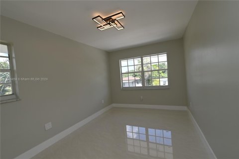 Casa en venta en Miami, Florida, 5 dormitorios, 236.44 m2 № 1372903 - foto 27