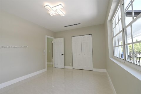 Villa ou maison à vendre à Miami, Floride: 5 chambres, 236.44 m2 № 1372903 - photo 11