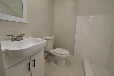 Casa en venta en Miami, Florida, 5 dormitorios, 236.44 m2 № 1372903 - foto 23