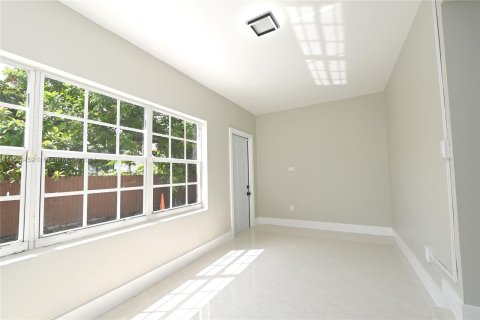 Casa en venta en Miami, Florida, 5 dormitorios, 236.44 m2 № 1372903 - foto 15