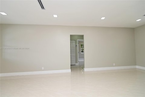 Casa en venta en Miami, Florida, 5 dormitorios, 236.44 m2 № 1372903 - foto 7