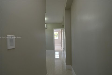 Casa en venta en Miami, Florida, 5 dormitorios, 236.44 m2 № 1372903 - foto 18