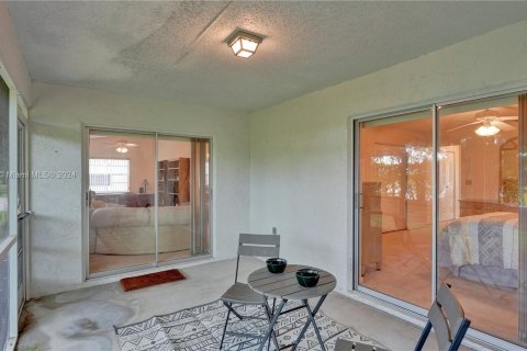 House in West Palm Beach, Florida 2 bedrooms, 140.47 sq.m. № 1372902 - photo 20