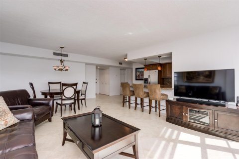 Condo in Fort Lauderdale, Florida, 2 bedrooms  № 1059048 - photo 13