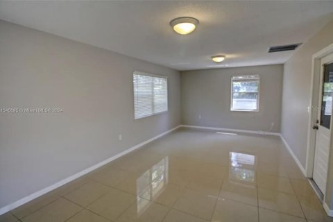 Casa en venta en Okeechobee, Florida, 3 dormitorios № 1049346 - foto 6