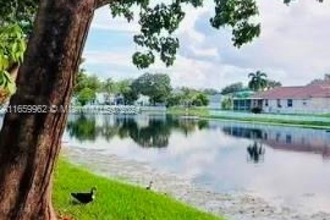 Adosado en venta en Pembroke Pines, Florida, 3 dormitorios, 158.31 m2 № 1370665 - foto 8