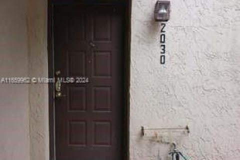 Townhouse in Pembroke Pines, Florida 3 bedrooms, 158.31 sq.m. № 1370665 - photo 3