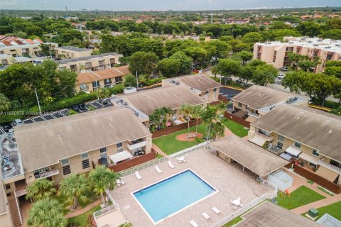 Condo in Miami, Florida, 1 bedroom  № 1333351 - photo 22