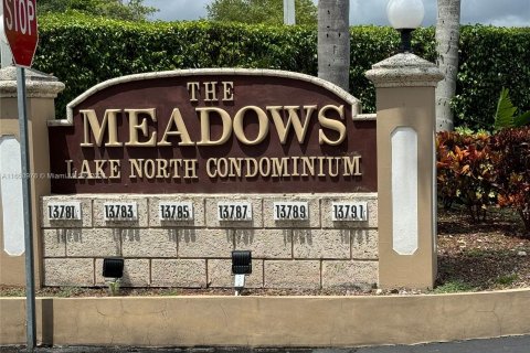 Condo in Miami, Florida, 1 bedroom  № 1333351 - photo 1